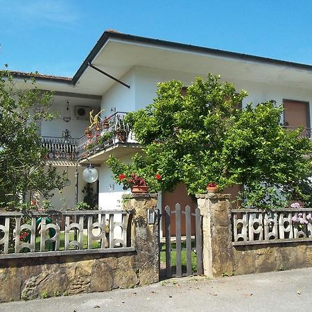 Appartamento Da Benito & Renza Lucca Pokoj fotografie